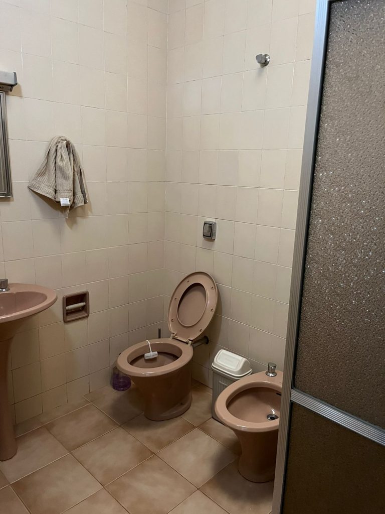 APARTAMENTO E CÔMODO COMERCIAL – CENTRO