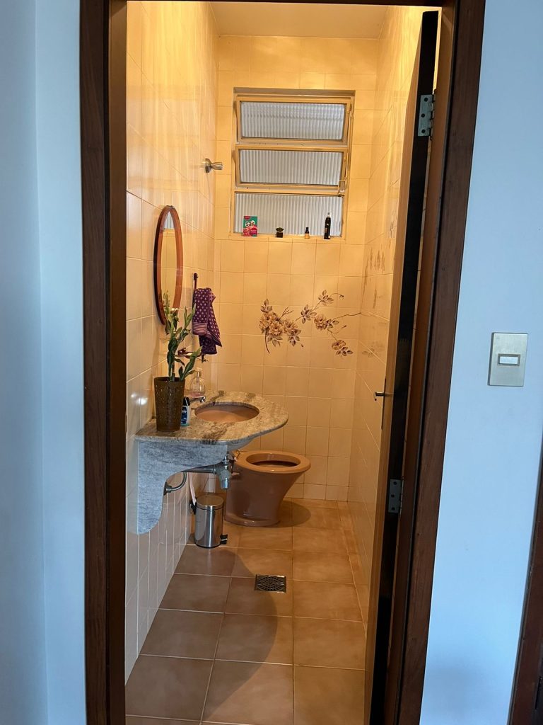 APARTAMENTO E CÔMODO COMERCIAL – CENTRO