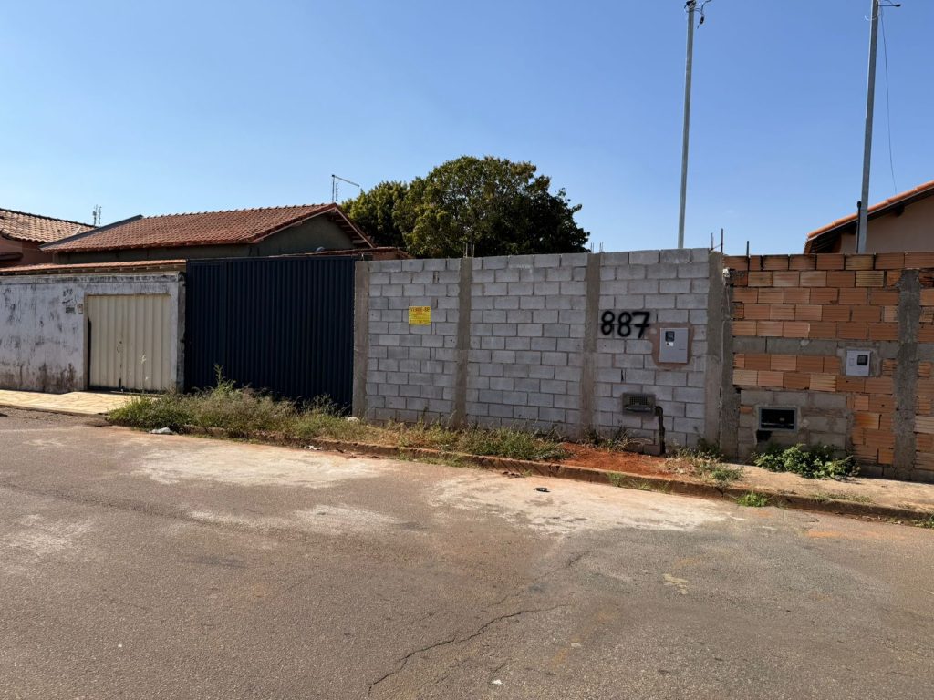 TERRENO – ALCIDES MESQUITA