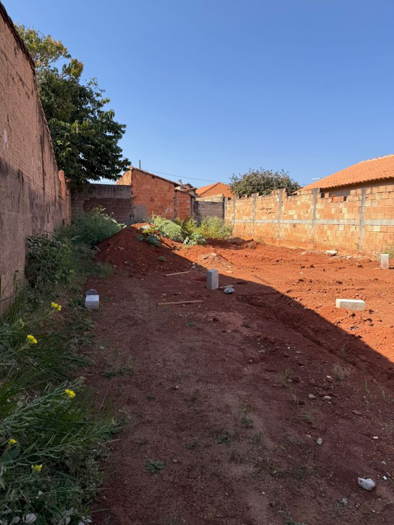 TERRENO – ALCIDES MESQUITA