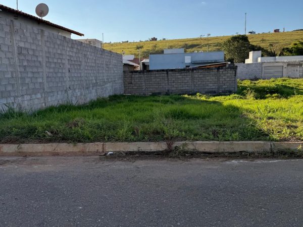 TERRENO – ANA ROSA