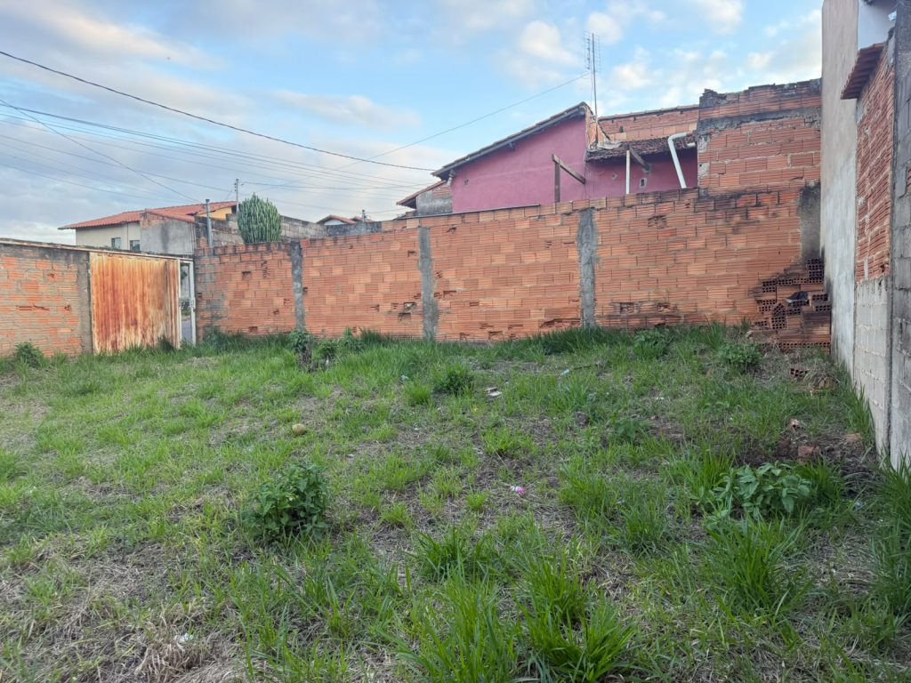 TERRENO – ALCIDES MESQUITA